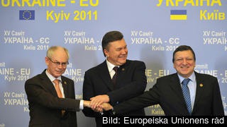 Trots glada miner blev det inget avtal mellan Ukraina och EU. Från vänster: Van Rompuy, Janukovitj och Barroso. Trots glada miner blev det inget avtal mellan Ukraina och EU. Från vänster: Van Rompuy, Janukovitj och Barroso.