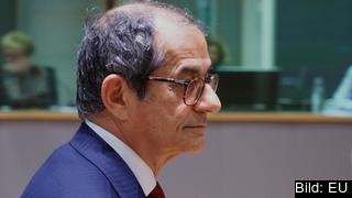Italiens finansminister Giovanni Tria skrev i ett brev till kommissionen att Italiens regering håller fast vid prioriteringen att öka tillväxten. Italiens finansminister Giovanni Tria skrev i ett brev till kommissionen att Italiens regering håller fast vid prioriteringen att öka tillväxten.