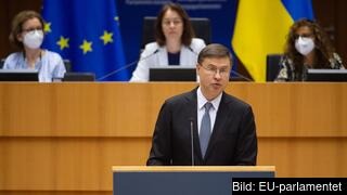 EU-kommissionär Valdis Dombrovskis under torsdagens debatt i EU-parlamentet om energipriser och beroende av rysk energi. 