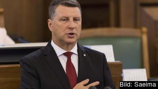 Raimonds Vējonis svärs in som Lettlands president. Raimonds Vējonis svärs in som Lettlands president.