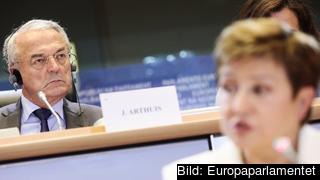 Fransmannen Jean Arthuis leder EU-parlamentets delegation i förhandlingarna. I förgrunden syns EU:s budgetkommissionär Kristalina Georgieva. Arkivbild. Fransmannen Jean Arthuis leder EU-parlamentets delegation i förhandlingarna. I förgrunden syns EU:s budgetkommissionär Kristalina Georgieva. Arkivbild.