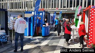 Tre valfrågor dominerar svensk EU-debatt: klimatet, högerpopulismen och migrationen. Tre valfrågor dominerar svensk EU-debatt: klimatet, högerpopulismen och migrationen.