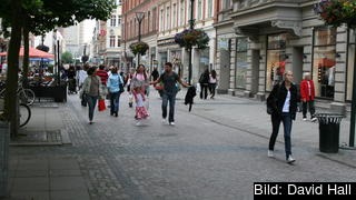 Malmö är en av de platser i Sverige där över 40 procent av väljarna inte vet vilket parti de ska rösta på EU-valet. Det framgår av en Sifoundersökning som Europaportalen beställt. Malmö är en av de platser i Sverige där över 40 procent av väljarna inte vet vilket parti de ska rösta på EU-valet. Det framgår av en Sifoundersökning som Europaportalen beställt.