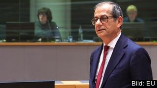 Italiens finansminister Giovanni Tria fick ensam försvara den italienska budgeten under eurogruppens möte i måndags. Italiens finansminister Giovanni Tria fick ensam försvara den italienska budgeten under eurogruppens möte i måndags.