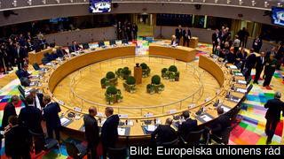 EU-ländernas stats- och regeringschefer samtalar i den nya mötesbyggnaden i Bryssel på fredagen. EU-ländernas stats- och regeringschefer samtalar i den nya mötesbyggnaden i Bryssel på fredagen.