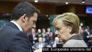 Den italienske socialdemokratiske premiärministern Matteo Renzi har seglat upp som den tyska kristdemokratiska förbundskanslern Angela Merkels viktigaste ekonomipolitiske motståndare. Arkivbild. Den italienske socialdemokratiske premiärministern Matteo Renzi har seglat upp som den tyska kristdemokratiska förbundskanslern Angela Merkels viktigaste ekonomipolitiske motståndare. Arkivbild.