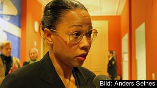 Kulturminister Alice Bah Kuhnke (MP) intervjuas utanför EU-nämndens lokaler i riksdagen. Kulturminister Alice Bah Kuhnke (MP) intervjuas utanför EU-nämndens lokaler i riksdagen.