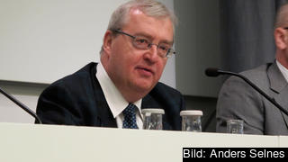 Erik Åsbrink (S), finansminister 1996 - 1999, diskuterar eurokrisen. Erik Åsbrink (S), finansminister 1996 - 1999, diskuterar eurokrisen.