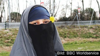 Franskfödda Kenza Drider intervjuades nyligen i BBC om sitt val att bära burka. Franskfödda Kenza Drider intervjuades nyligen i BBC om sitt val att bära burka.
