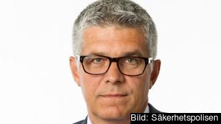 Säkerhetspolischef Anders Thornberg har beslutat att höja hotnivån när det gäller terrorism riktad mot Sverige.