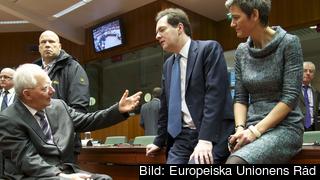 Den danska finansministern Margrethe Vestager talar med tyske Wolfgang Schäuble och brittiske George Osborne. Arkivbild. Den danska finansministern Margrethe Vestager talar med tyske Wolfgang Schäuble och brittiske George Osborne. Arkivbild.