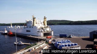 Föreslagna EU-regler för svavel i båtbränsle ökar kostnaderna för basindustrin allt för mycket, skriver Annika Lundius. Föreslagna EU-regler för svavel i båtbränsle ökar kostnaderna för basindustrin allt för mycket, skriver Annika Lundius.