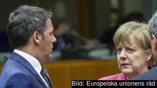 Italiens premiärminister Matteo Renzi i samtal med Tysklands förbundskansler Angela Merkel. Arkivbild. Italiens premiärminister Matteo Renzi i samtal med Tysklands förbundskansler Angela Merkel. Arkivbild.