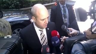 Fredrik Reinfeldt svarar på frågor före EU-toppmötet. Fredrik Reinfeldt svarar på frågor före EU-toppmötet.