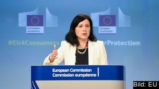 EU:s konsumentkommissionär Věra Jourová vill se högre böter för fuskande företag och stärkt konsumentskydd. 