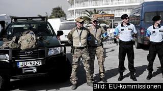 Frontex-vakter i Grekland. Arkivbild. Frontex-vakter i Grekland. Arkivbild.