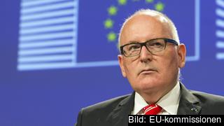 EU-kommissionär Frans Timmermans ansvarar för den pågående granskningen av rättsstatligheten i Polen. EU-kommissionär Frans Timmermans ansvarar för den pågående granskningen av rättsstatligheten i Polen.