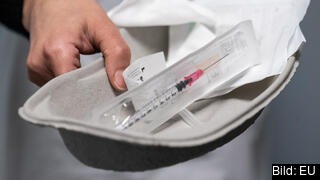 EU-kommissionen har beställt upp till 400 miljoner doser av Astra Zenecas covid-19-vaccin. Arkivbild.