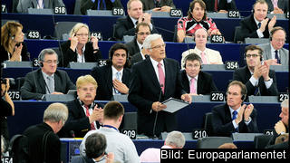 736 EU-parlamentariker ställs mot ministerrådets 27 medlemsländer i budgetförhandlingarna. 736 EU-parlamentariker ställs mot ministerrådets 27 medlemsländer i budgetförhandlingarna.