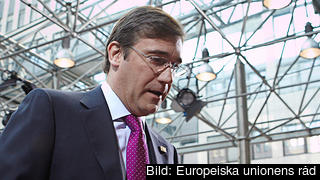 Den portugisiske premiärministern Pedro Passos Coelho pressas att spara in upp till motsvarande elva miljarder kronor. Arkivbild.