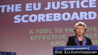 EU-kommissionär Viviane Reding oroas över Rumänien. EU-kommissionär Viviane Reding oroas över Rumänien.