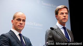 Diederik Samsom och Mark Rutte, ledarna för de två nederländska regeringspartierna, måste öka stöd hos oppositionen för att lösa budgetkrisen. Arkivbild. Diederik Samsom och Mark Rutte, ledarna för de två nederländska regeringspartierna, måste öka stöd hos oppositionen för att lösa budgetkrisen. Arkivbild.