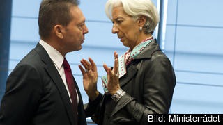 Den grekiske finansministern Yannis Stournaras diskuterar med IMF-chefen Christine Lagarde. Arkivbild. Den grekiske finansministern Yannis Stournaras diskuterar med IMF-chefen Christine Lagarde. Arkivbild.