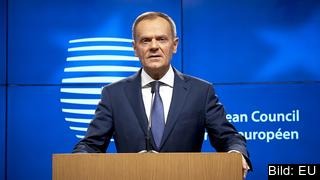 Europeiska rådets ordförande Donald Tusk öppnar upp för att skrota idén om att alla EU-länder ska ta ansvar för flyktingar. 