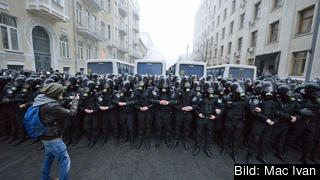 Demonstranter och polis drabbade samman i Kiev. Arkivbild Demonstranter och polis drabbade samman i Kiev. Arkivbild