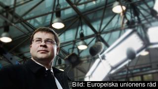 Den lettiske premiärminister Valdis Dombrovskis anser att fördelarna med eurosamarbetet överväger nackdelarna. Arkivbild. Den lettiske premiärminister Valdis Dombrovskis anser att fördelarna med eurosamarbetet överväger nackdelarna. Arkivbild.